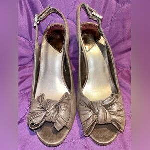 Mootsies Tootsies Bronze Bow Heels